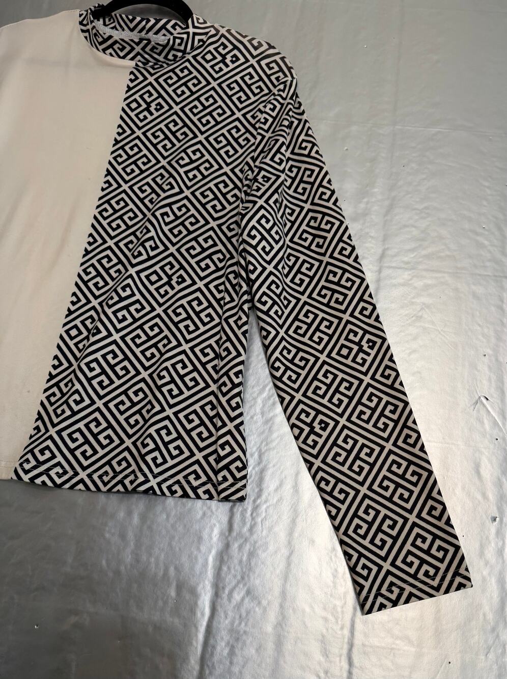 StyleWe 2XL Black Cream Geometric Color block Mock Neck Top